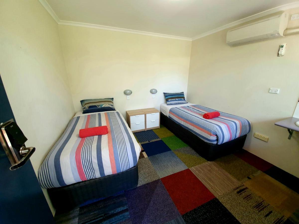 Jump Inn Alice Budget Accommodation Alice Springs Exterior foto